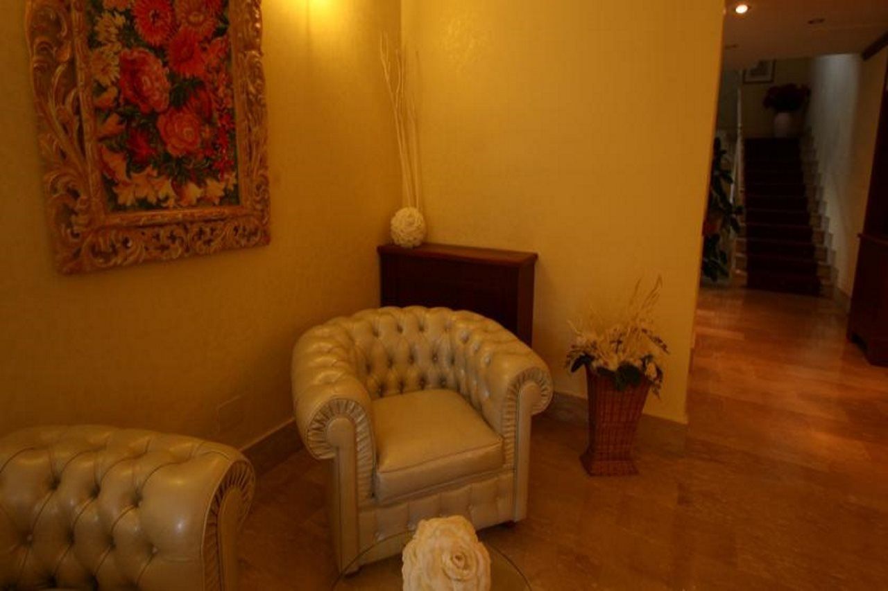 2000 Hotel Roma
