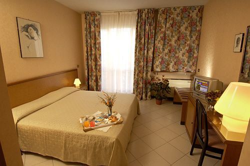 2000 Hotel Roma